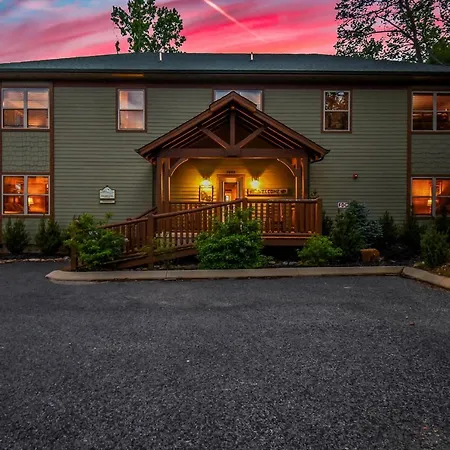 Smokystays 10 Bedroom Cabin